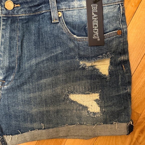 NWT Blank NYC Indigo Distressed Jean Shorts - Picture 4 of 10